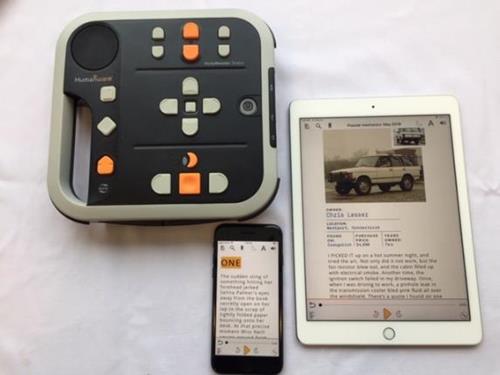 Un lecteur DAISY, une tablette et un smartphone.