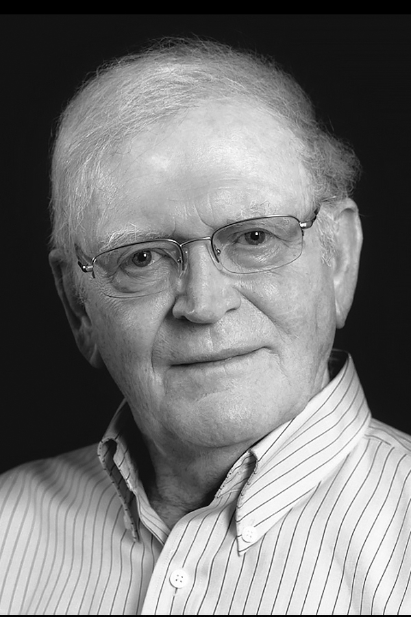 Portrait de Maurice Henrie en noir et blanc.