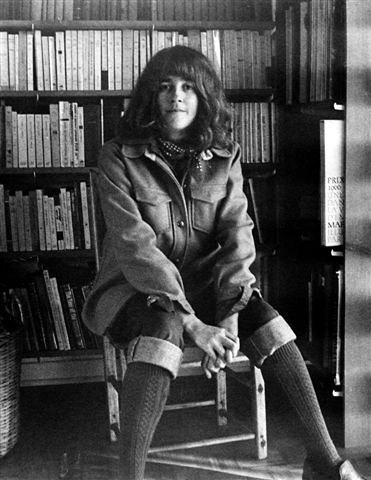 Portrait en noir et blanc de Marie-Claire Blais lorsqu'elle était jeune femme.